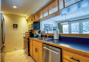 Rock Pond Condo 32 - Large ski in ski out condo for the whole family