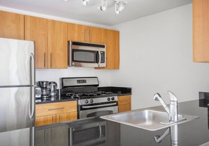 Serene LIC 1BR w/Doorman, Gym & Pool, near East River, by Blueground