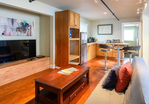 Sisters Home Lower - One bedroom/One bath - Sleeps upto 5