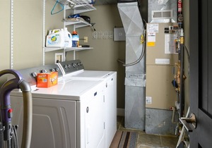 Sisters Home Upper - One bedroom/One bath - Sleeps up to 5