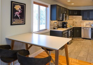 Sisters Home Upper - One bedroom/One bath - Sleeps up to 5
