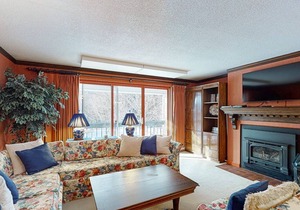 Ski-In/Out 2-Story Condo w/Shared Heated Outdoor Pool, Fast WiFi, Fireplace, A/C