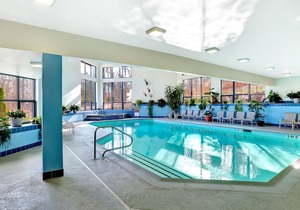 Ski on/ski off, conveniently located with beautiful views, Sunrise B3