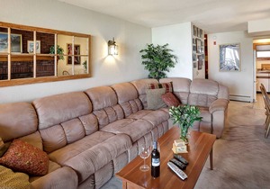 Ski on/ski off, conveniently located with beautiful views, Sunrise B3