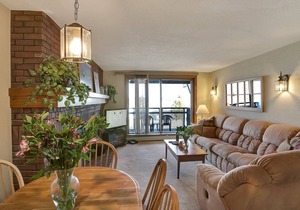 Ski on/ski off, conveniently located with beautiful views, Sunrise B3