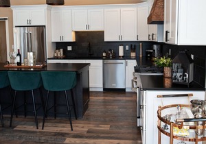 Stunning NYC Style Loft In The Heart Of Bolton ~ Dog-Friendly!