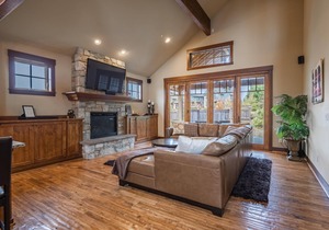Suncadia 3 Bedroom Rustic Home Located in Resort Core