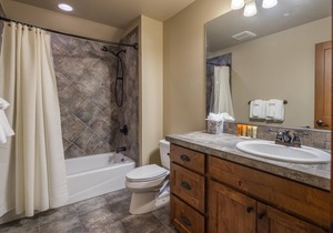 Suncadia 3 Bedroom Rustic Home Located in Resort Core