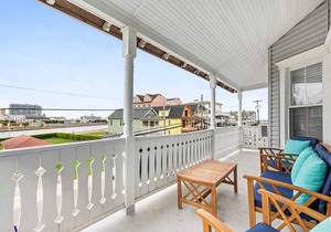 The Melrose, 2A - Double Bed & Bath: Romantic Getaway, Steps from the Beach, Coz