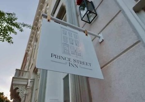 The Queen Suite at Prince Street Inn