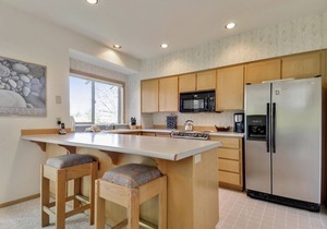 The Ridge at Sunriver - Condo #4 - Access provided to onsite seasonal swimming pool & tennis facilities, year-round hot tub plus 4 bikes