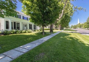This house is a 4 bedroom(s), 2.5 bathrooms, located in Manchester, VT.