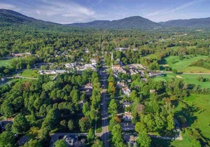 This house is a 4 bedroom(s), 2.5 bathrooms, located in Manchester, VT.