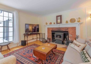 This house is a 4 bedroom(s), 2.5 bathrooms, located in Manchester, VT.