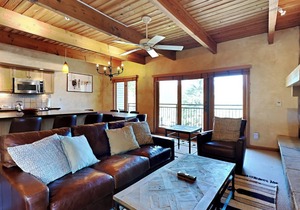 Timberline B2A Deluxe 3-Bedroom ~Hot Tub~Pool~WiFi~Ski-in/out~Local Shuttle
