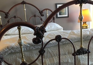 Traveler Dream Space in the Center of Downtown Bennington Steps From Everything!