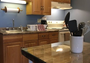 Traveler Dream Space in the Center of Downtown Bennington Steps From Everything!