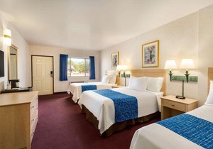 Travelodge by Wyndham Niagara Falls At the Falls Niagara Falls NY