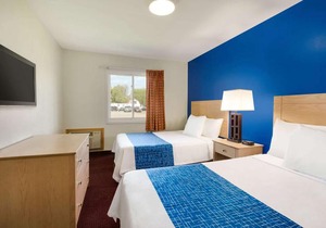 Travelodge by Wyndham Niagara Falls At the Falls Niagara Falls NY