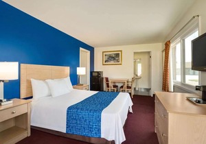 Travelodge by Wyndham Niagara Falls At the Falls Niagara Falls NY