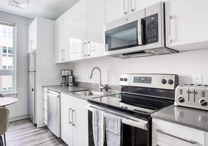 Trendy Brighton Studio w/W/D, Gym, near T, Shops + Dining, by Blueground