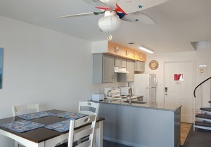 Two-level condo with balcony, AC, pool & dock - blocks to beach/Northside Park