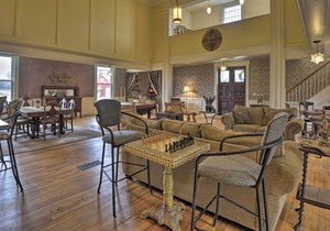 Unique Pet Friendly Home - 3 Mi to Dundee Wineries