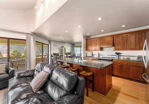 Wapato Point Halmalka Condo 514-B Close to Outdoor Pool, Sandy Beach Amenities