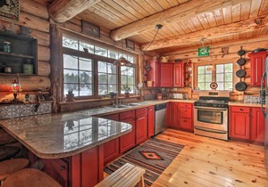 Waterfront Conway Lake Cabin w/ Deck & Fire Pit!