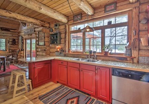 Waterfront Conway Lake Cabin w/ Deck & Fire Pit!