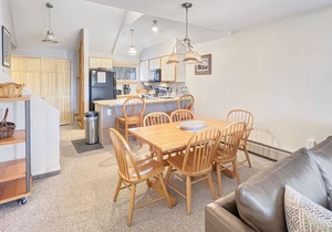Woods Resort Village 10 Cozy Killington Escape –1BR + Loft, Fireplace, Pool & Hot Tub Access