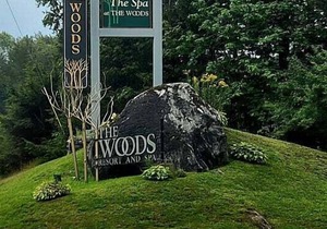 Woods Resort Village 10 Cozy Killington Escape –1BR + Loft, Fireplace, Pool & Hot Tub Access