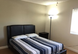 Y cozy two bedroom 2 bathroom close strip