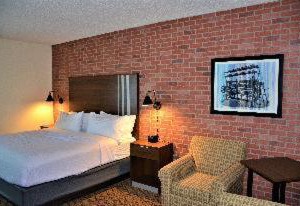Burrstone Inn Hotel | New Hartford