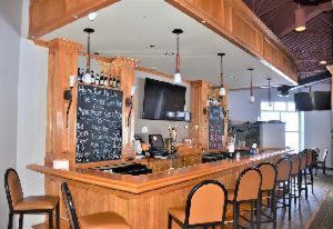 Burrstone Inn Hotel | New Hartford