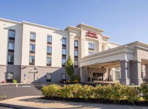 Hampton Inn Suites Tilton | Lochmere