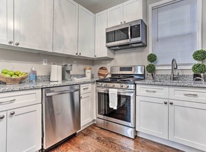 Newark Townhome Airport | Weequahic