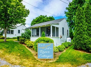 Waterfront Rentals Island Wine Country North Fork | Aquebogue
