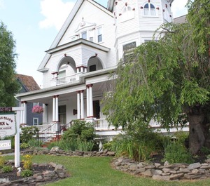 Charm Inn 