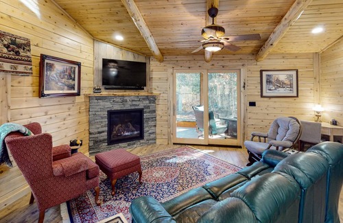Eastern Vermont Cabin | 102 m² Cabin ∙ 2 bedrooms ∙ 4 guests