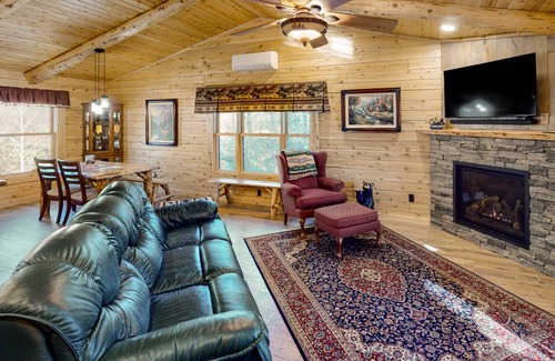 Eastern Vermont Cabin | 102 m² Cabin ∙ 2 bedrooms ∙ 4 guests