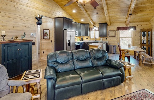 Eastern Vermont Cabin | 102 m² Cabin ∙ 2 bedrooms ∙ 4 guests
