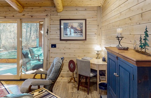 Eastern Vermont Cabin | 102 m² Cabin ∙ 2 bedrooms ∙ 4 guests