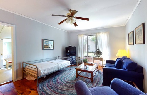 Poultney Cottage | 104 m² Cabin ∙ 2 bedrooms ∙ 6 guests