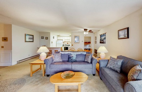 Ludlow Condo | 104 m² Condo ∙ 3 bedrooms ∙ 8 guests