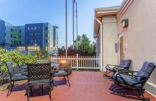 Newtonville Hotel | 107 m² Hotel ∙ 127 guests