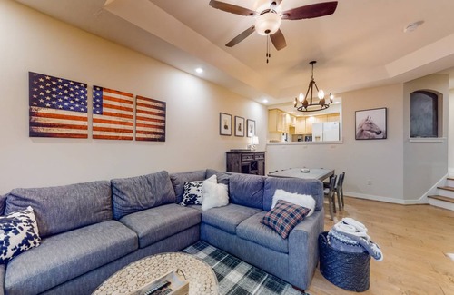 Ludlow Condo | 108 m² Condo ∙ 2 bedrooms ∙ 8 guests