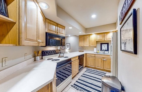 Ludlow Condo | 108 m² Condo ∙ 2 bedrooms ∙ 8 guests