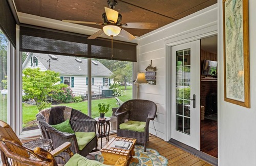 Lake George Cottage | 112 m² Cabin ∙ 2 bedrooms ∙ 7 guests