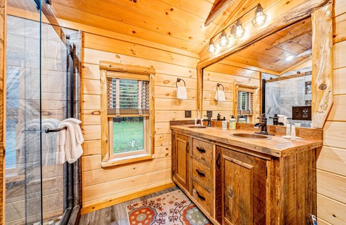 Olmstedville Cabin | 112 m² Cabin ∙ 3 bedrooms ∙ 6 guests